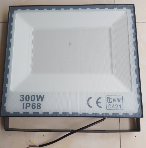 Đèn led pha cao cấp vỏ màu bạc DSY 1