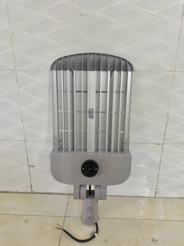 z5657476339012_2ef8c6212c5abe45871ccb0af779776b Đèn Đường Điện Gy-100w Cảm Biến Sáng Tối Dsygy-100w-220v 5
